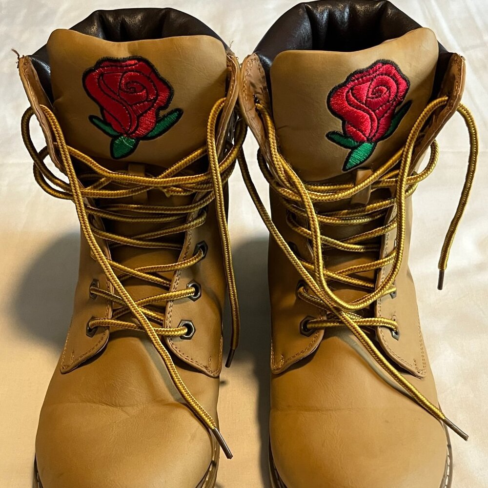 Cambridge wheat Brown work/hiking Boots with Roses - size 8 good shape